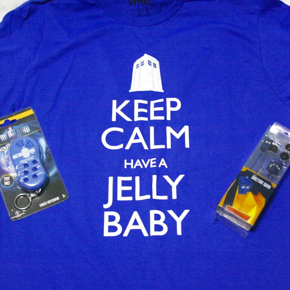 Doctor Who Bundle (T-shirt M, Earbuds, and Voice Key Chain)